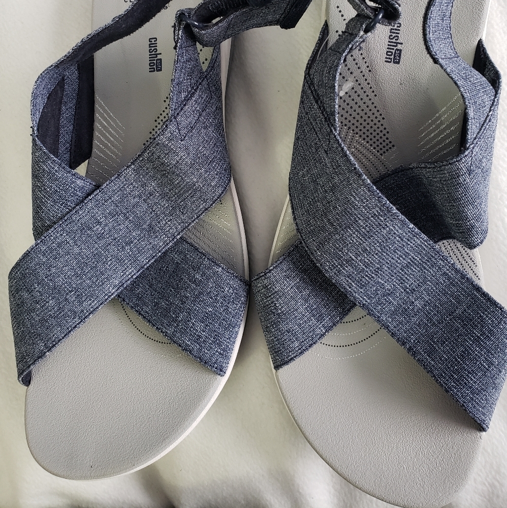 Women's Clarks Cloudsteppers size 10.